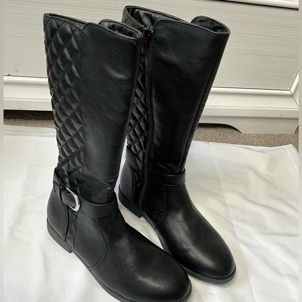 BLACK CUTE BOOTS